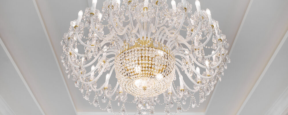 Chandeliers vs. Pendant Lights: What’s the Difference?